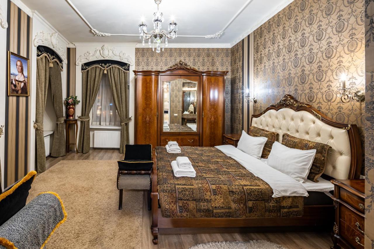 Classic Royal Central Apartment. Balcony And A/C Lviv Bagian luar foto