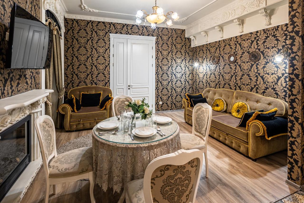 Classic Royal Central Apartment. Balcony And A/C Lviv Bagian luar foto